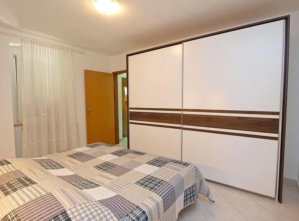 Apartments Milan 1457 Rovinj