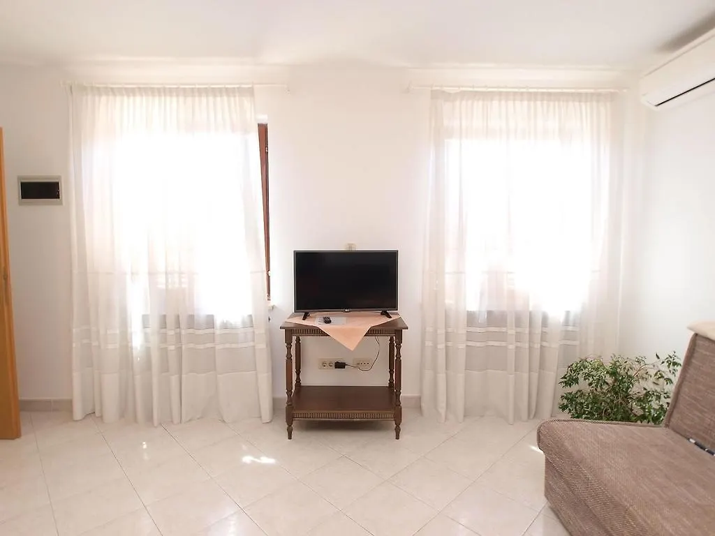 Apartments Milan 1457 Rovinj