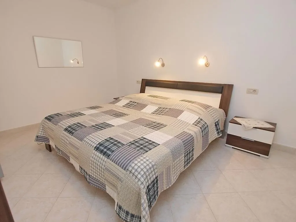 Apartments Milan 1457 Rovinj