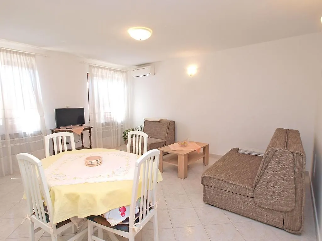 Apartments Milan 1457 Rovinj