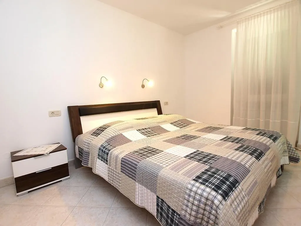 Apartments Milan 1457 Rovinj