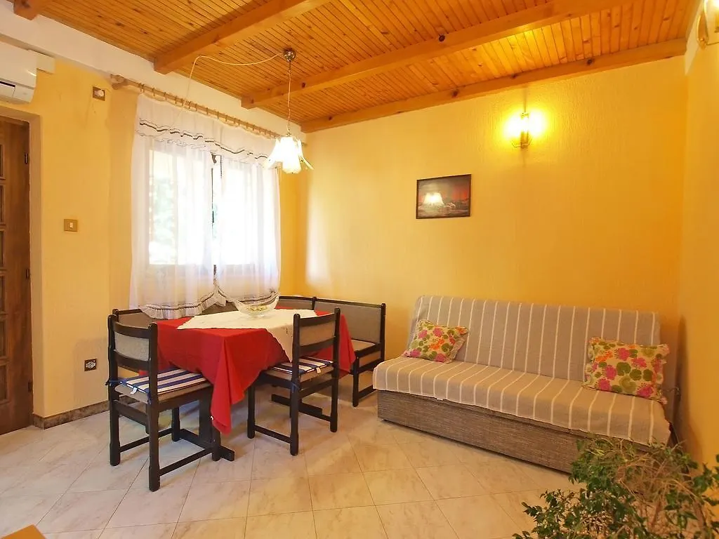 Apartments Milan 1457 Rovinj