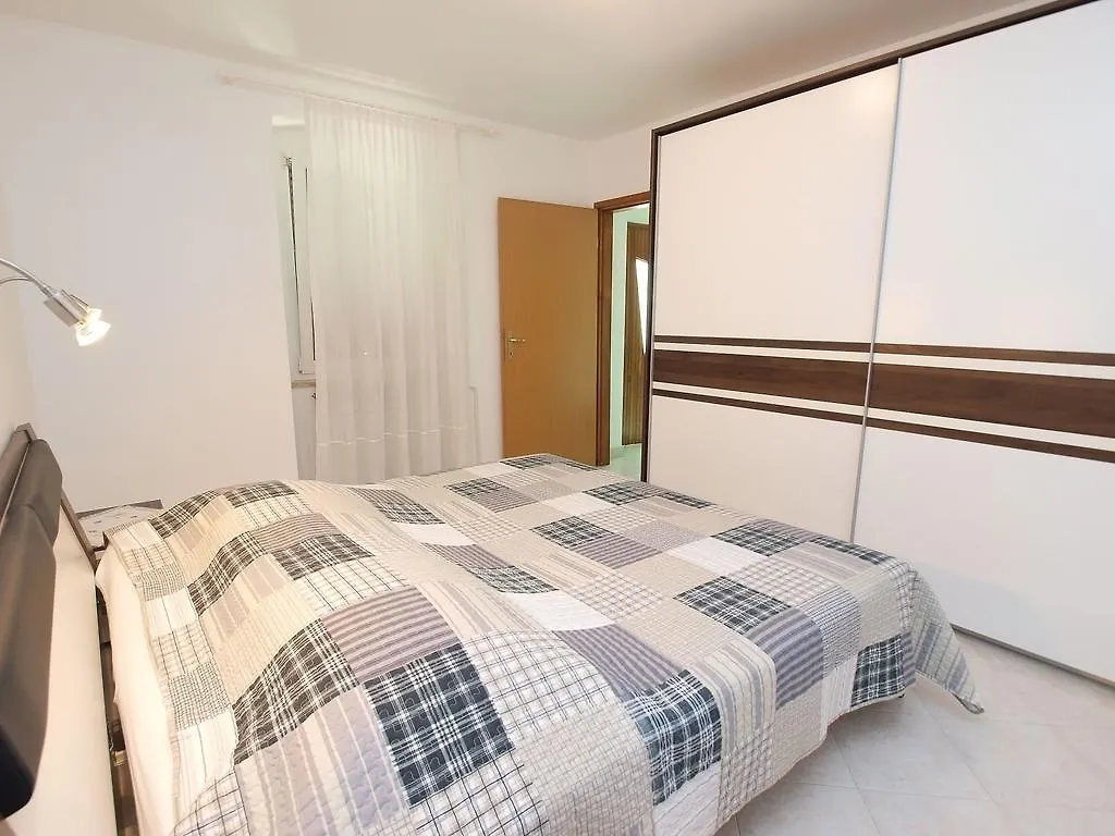 Apartments Milan 1457 Rovinj