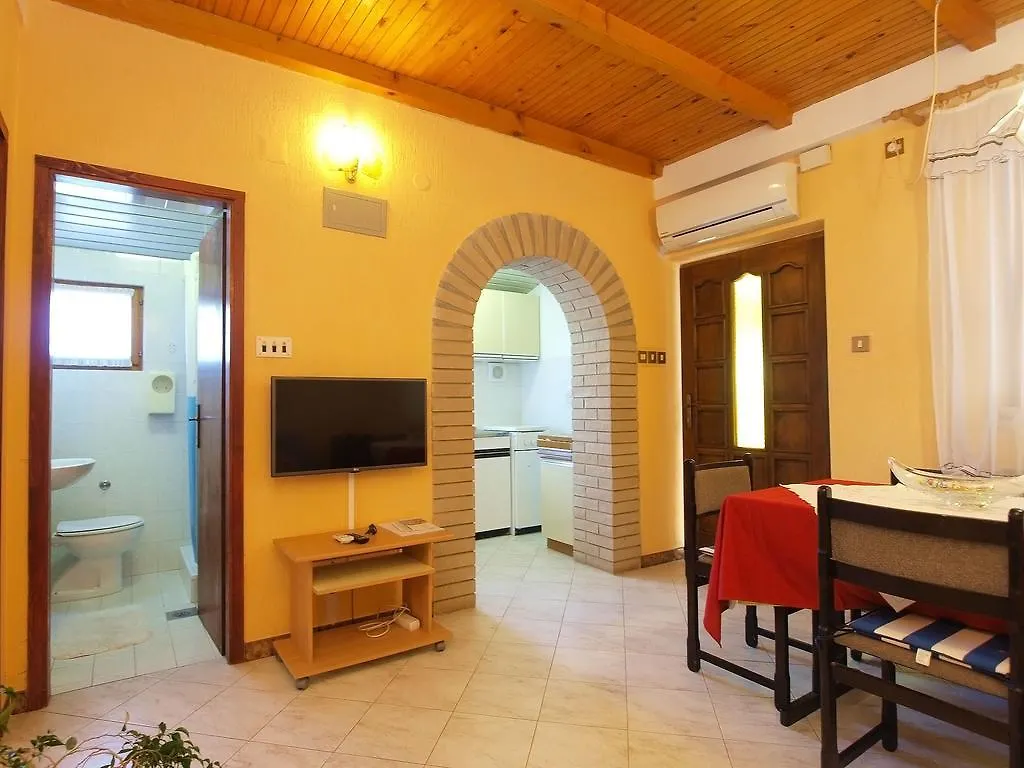 Apartments Milan 1457 Rovinj