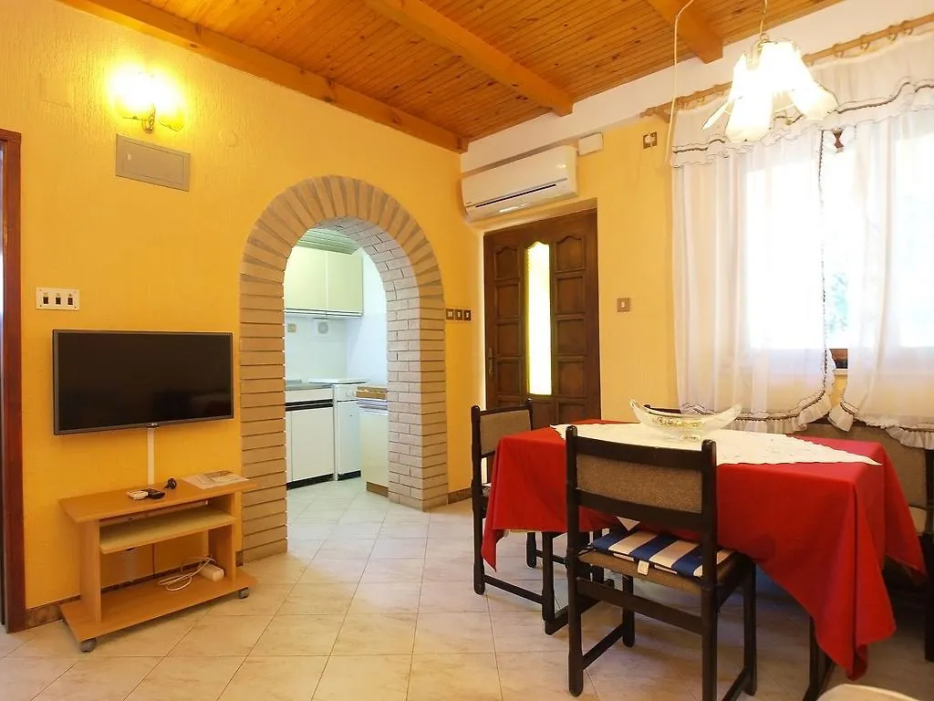 Apartments Milan 1457 Rovinj